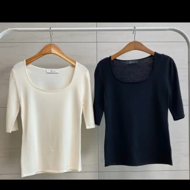 블러썸에이치컴퍼니 비유넥 반팔 니트