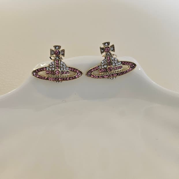 비비안웨스트우드 업사이클링 핑크큐빅 귀걸이