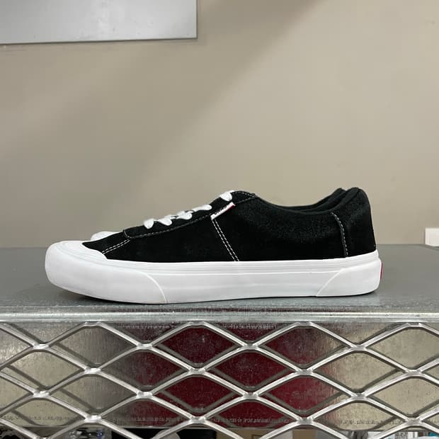 반스 x 살만 아가 리이슈 94 M9.5