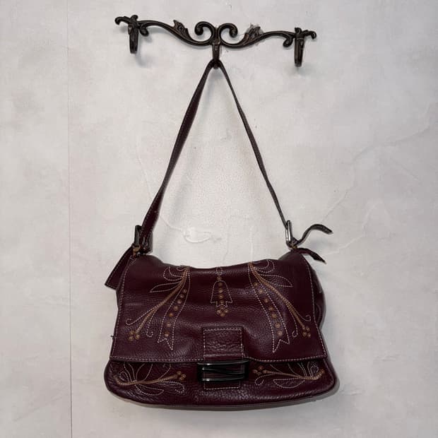 Burgundy oriental stitch flower 숄더백