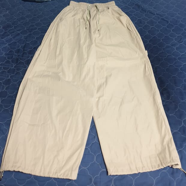 (보세) 사이드핀턱 밑단스트링 벌룬 밴딩 카펜터 트랙 팬츠 베이지 (F)