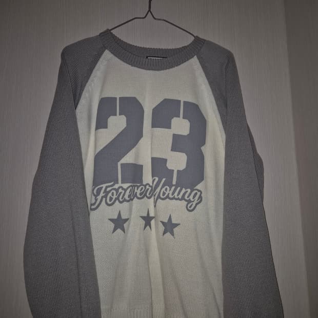 스포티에이드 입질 회색흰색 배색 나그랑 니트 Free