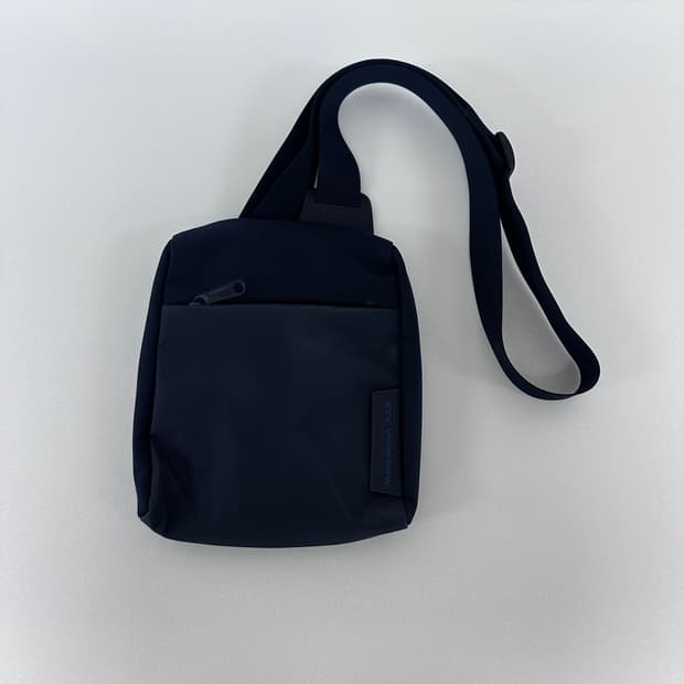 만다리나덕 네이비 미니 크로스백 여행용 데일리백