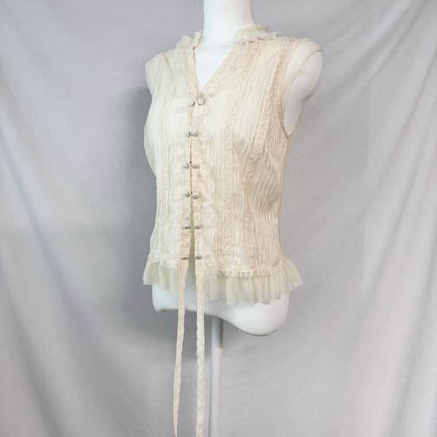 레이스 버튼 블라우스