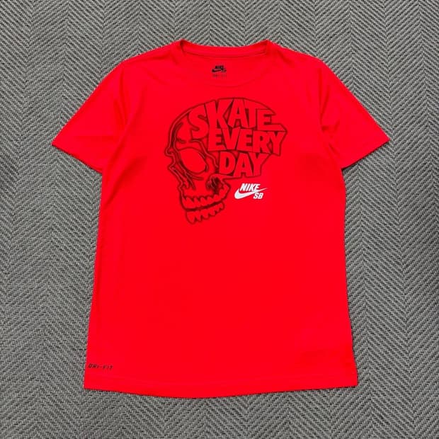 나이키sb 드라이핏 그래픽 티셔츠 v3004