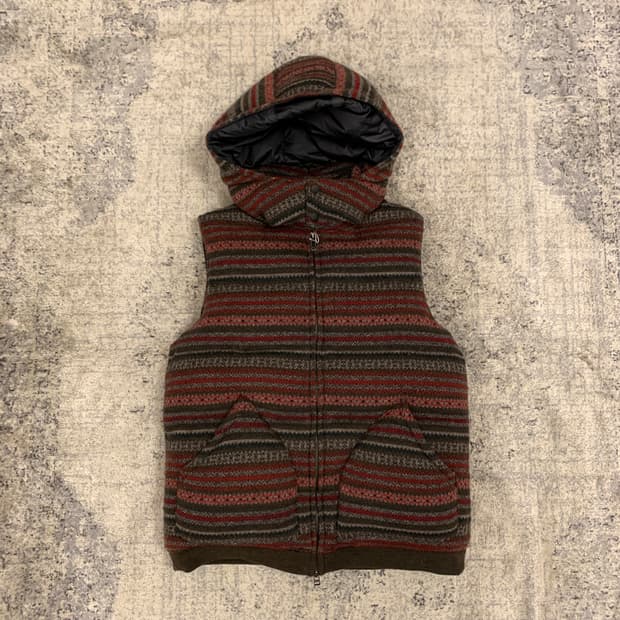 화이트 마운티니어링 에스닉 니트 다운 베스트