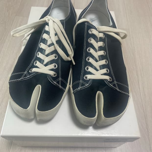 마르지엘라 타비 스니커즈 43