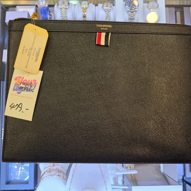 톰브라운Thom Browne 페블 그레인 레더 클러치