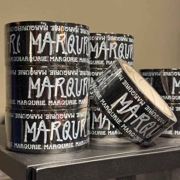 MARQURIE 블랙 박스 로고 테이프