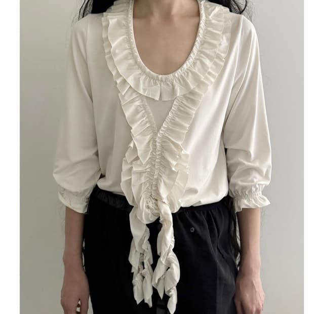 노이어덜트 스쿱 넥 프릴 티셔츠