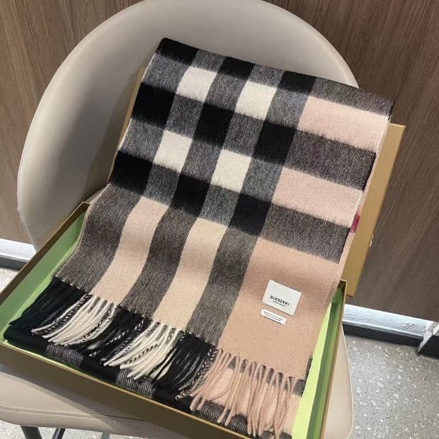 버버리숙녀 리버서블 스카프
