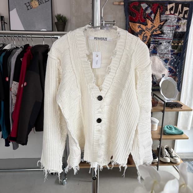 Perverze 퍼버즈 데미지 니트 가디건