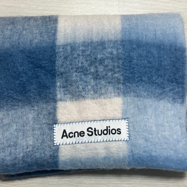 아크네스튜디오 모헤어 체크 머플러