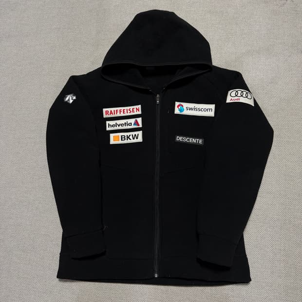 데상트 아우디 플리스 후디 자켓