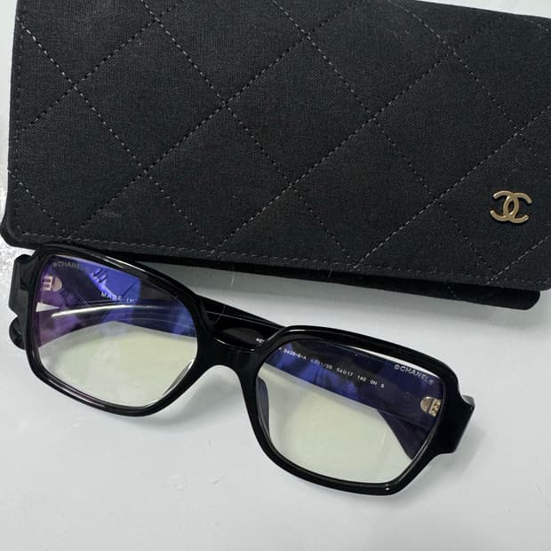 샤넬 블루라이트 스퀘어 하트 안경