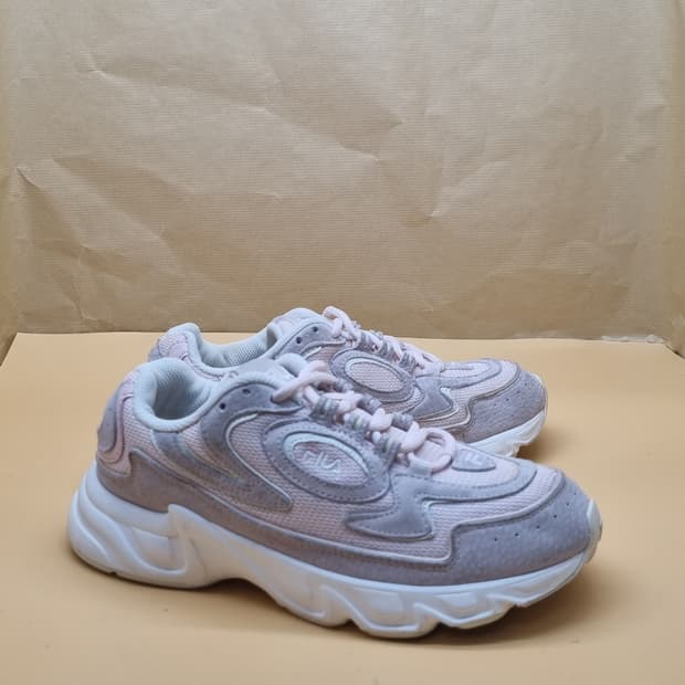 휠라 볼란테 운동화 250.