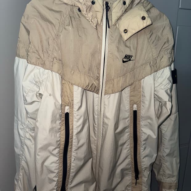 스톤아일랜드 윈드러너