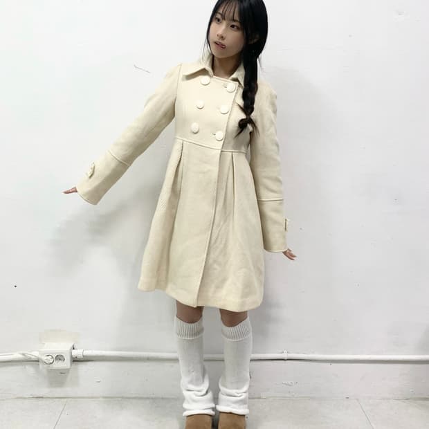 [LABORATORY] 아이보리 로걀 코리락쿠마 코트