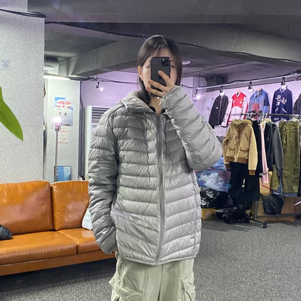 유니클로 후디 그레이 경량패딩 B3266