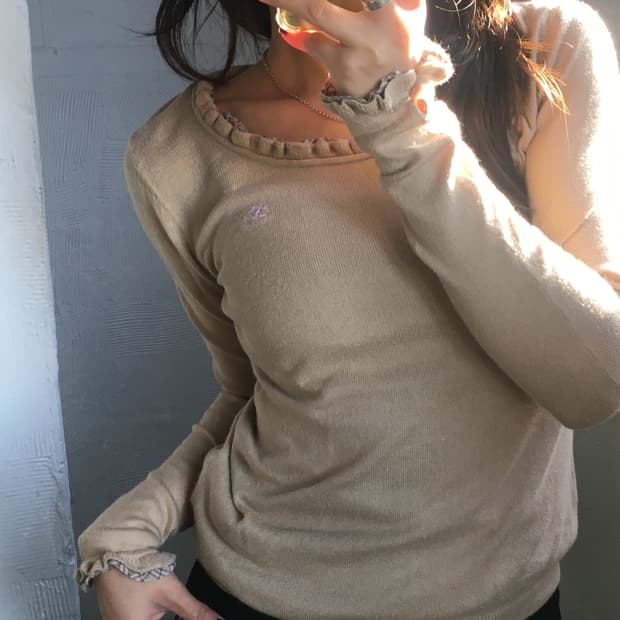 Burberrys 버버리 블루라벨 베이지컬러 프릴 슬리브니트