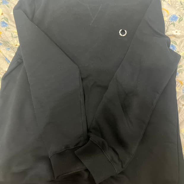 라프시몬스 프레드페리 메탈로고 스웻셔츠