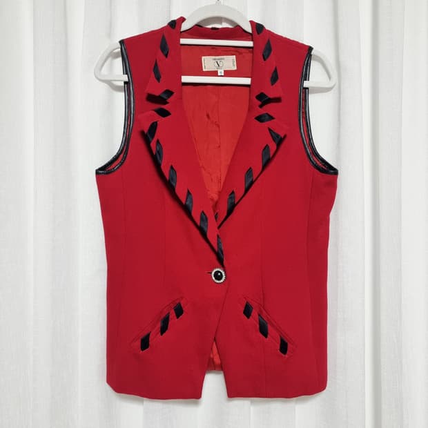 발렌티노 miss V 울혼방 조끼 베스트 (55-날씬66) 블랙타이큐빅