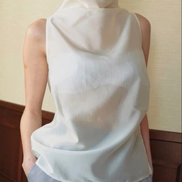 리본빛 슬리브리스 블라우스