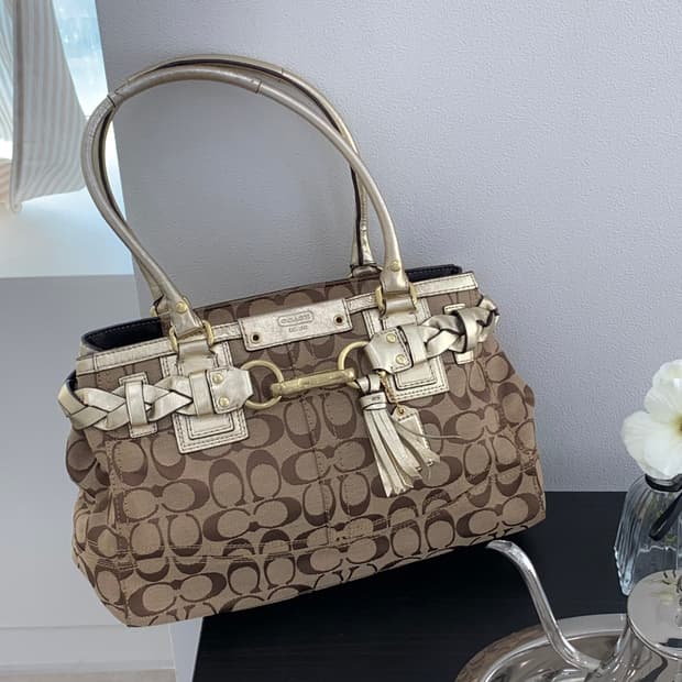 Coach Signature Gold Shoulder Bag 👑