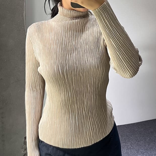스피치오 by 플리츠 플리즈 폴라 넥 플리츠 탑