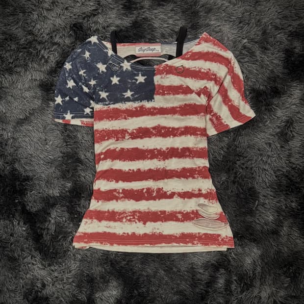 Dig Deep 성조기 패턴 오프숄더 반팔 티셔츠