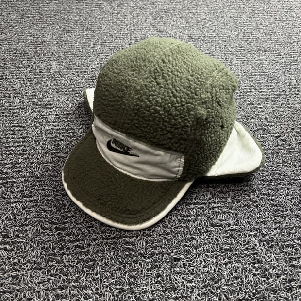 나이키 플라이 언스트럭처드 이어플랩 2870