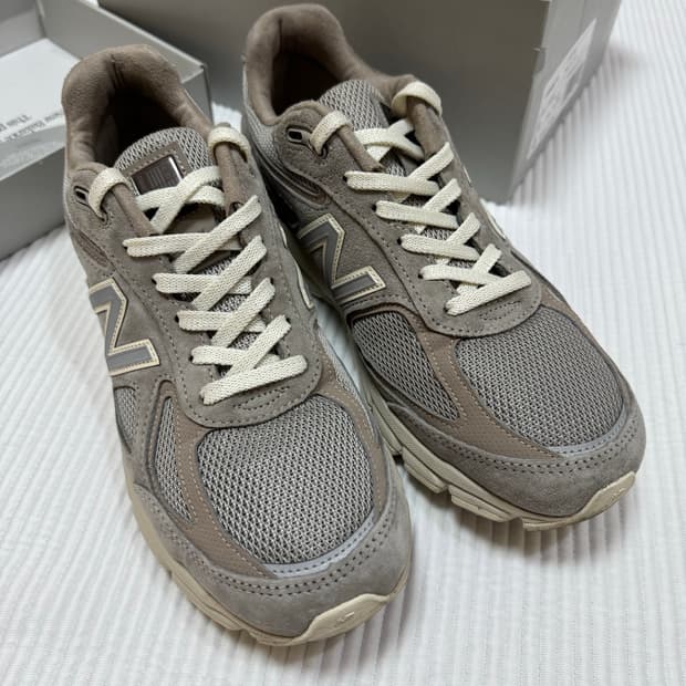 뉴발란스 kith 990v4 문락