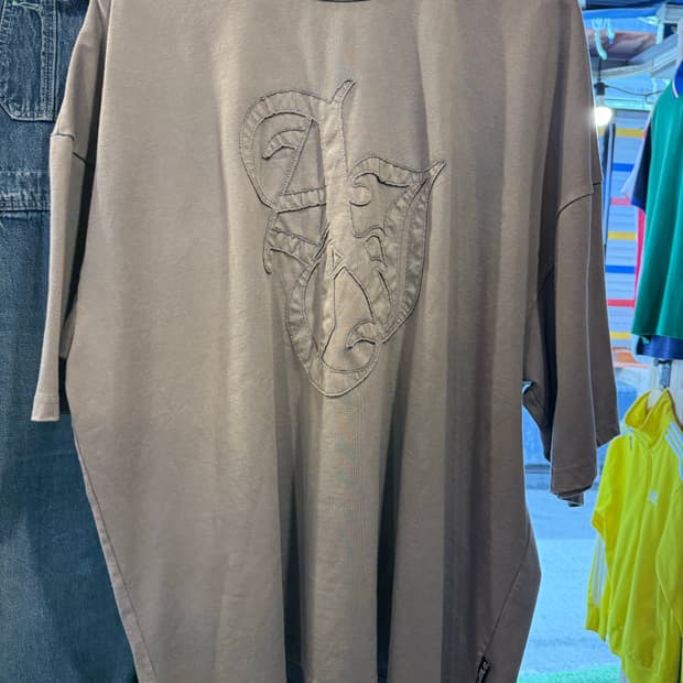 아조바이아조 스포티 로고 워시드 반팔 티셔츠