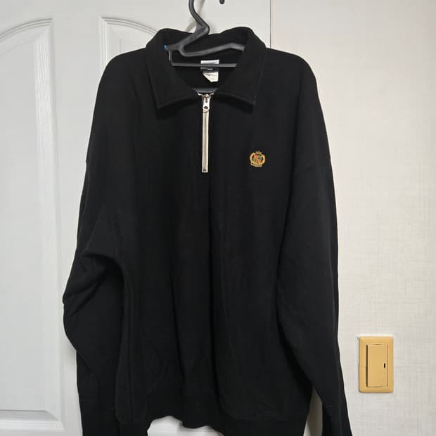 아웃스탠딩 반집업 스웻