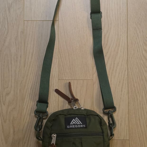 Gregory 그레고리 퀵 패티드 포켓 크로스백 카키
