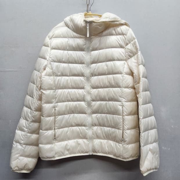 유니클로 경량 후드 덕다운패딩 M
