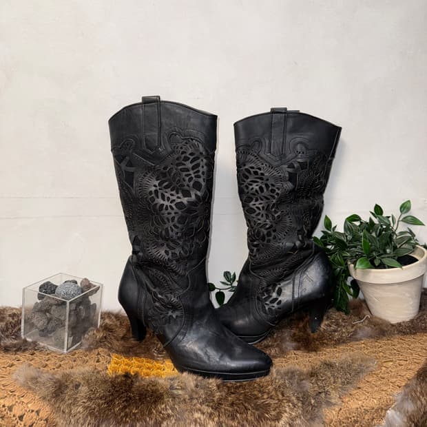 Black punching cutout western boots