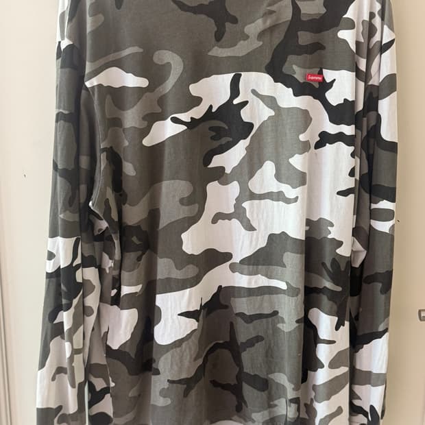 슈프림(SUPREME) 스몰 박스 롱슬리브 티셔츠 스노우 카모 25SS