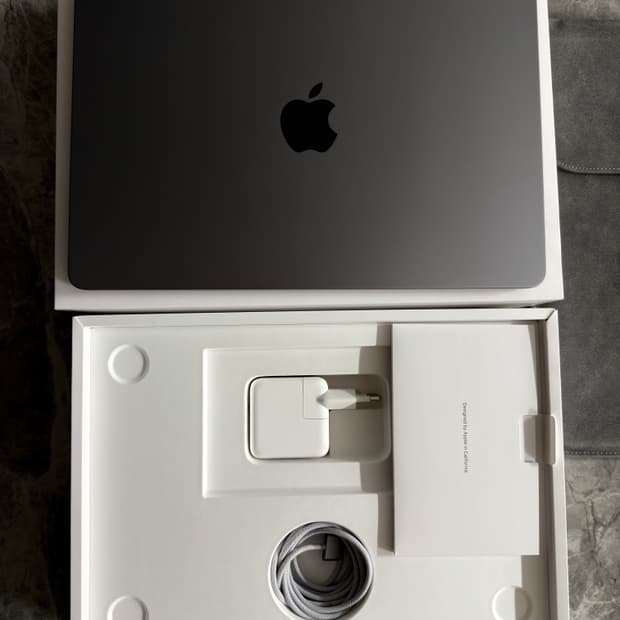 맥북 에어 M2 13인치 8GB/256GB 스페이스 그레이