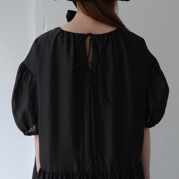 르콩 Overfit Ribbon Puff Dress