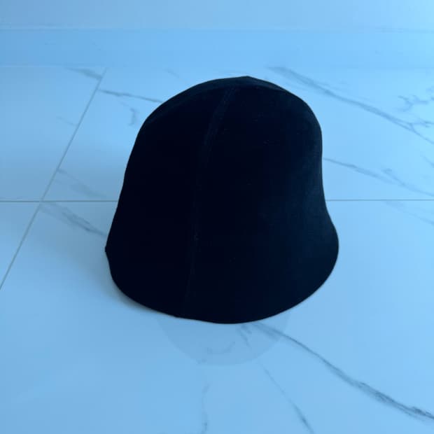 Y’s velvety bucket hat