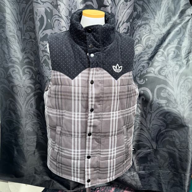 아디다스 도트 벨벳 체크 패딩조끼 