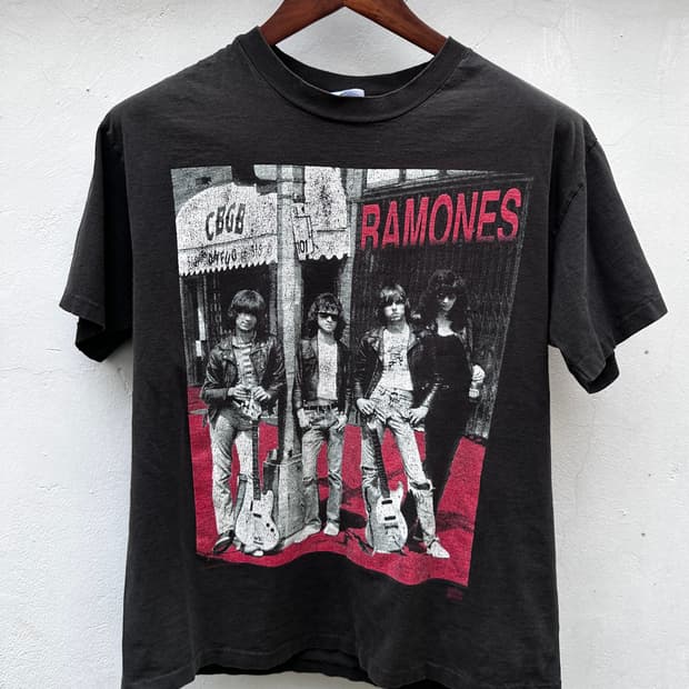 90s og 라몬즈 밴드티