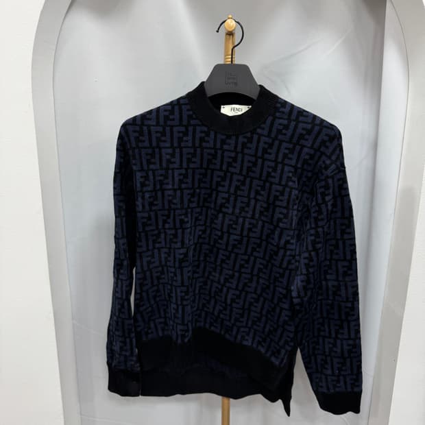 새상품급 펜디 벨벳 니트 38사이즈 