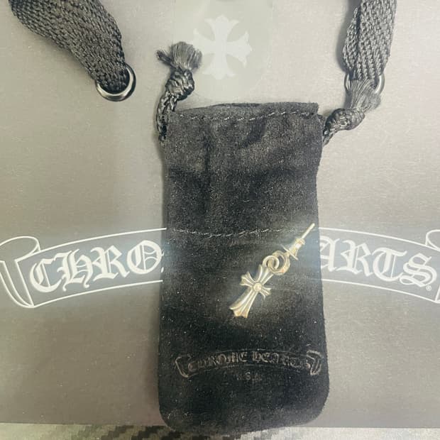 크롬하츠 (Chrome Hearts) 베이비팻 크로스 드롭 이어링