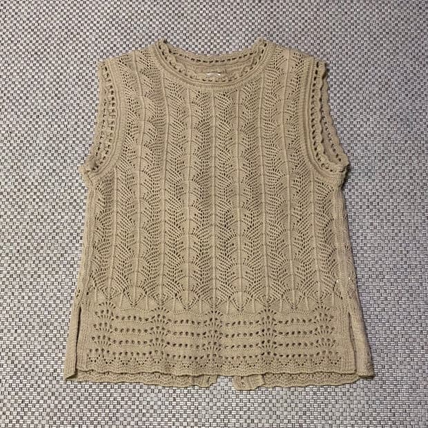 더블슬릿 펀칭 니트베스트