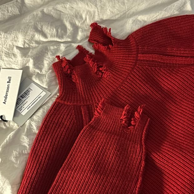 ROGHEN TURTLE NECK SWEATER 