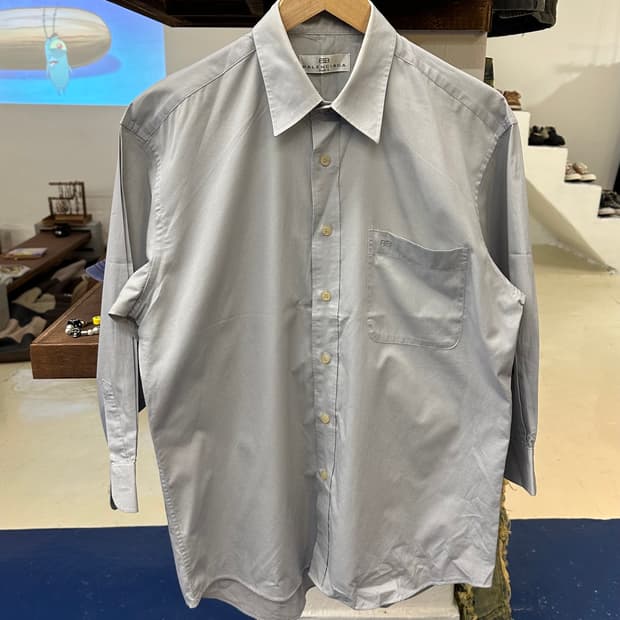 발렌시아가 그레이셔츠