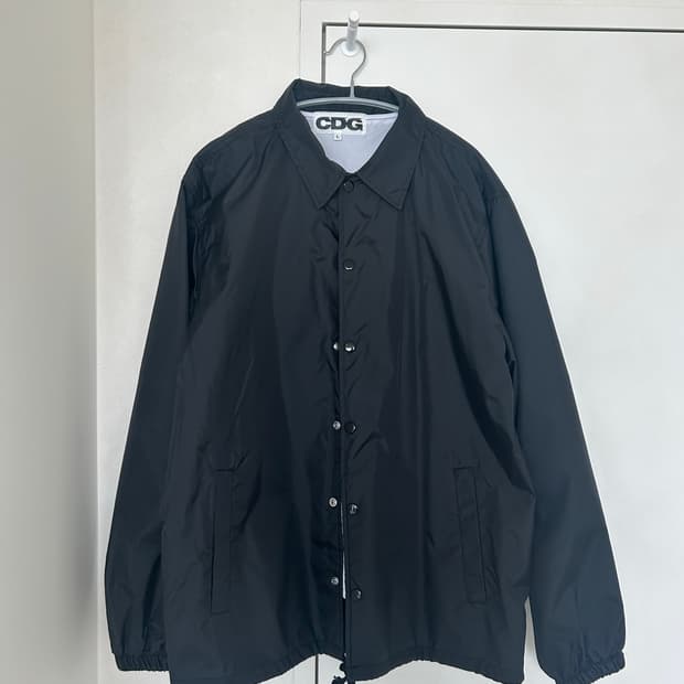 CDG 로고 코치 자켓 블랙