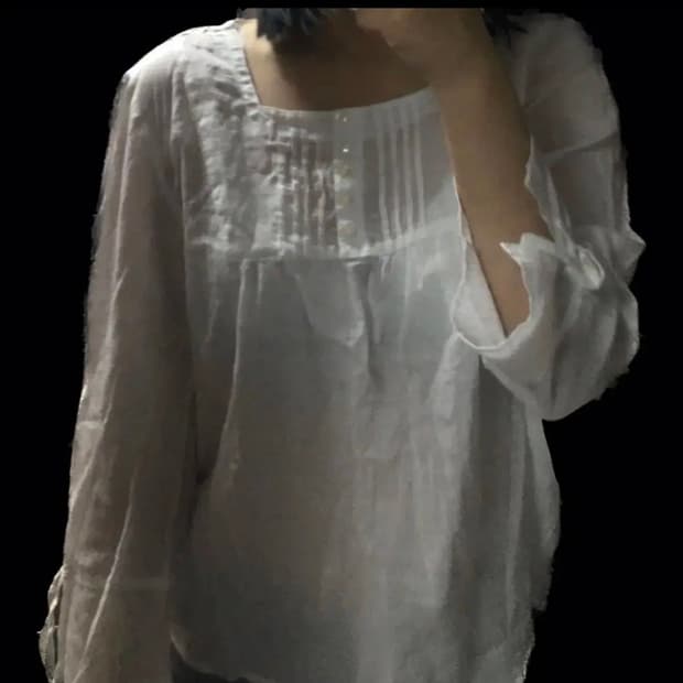 스퀘어넥 화이트 블라우스